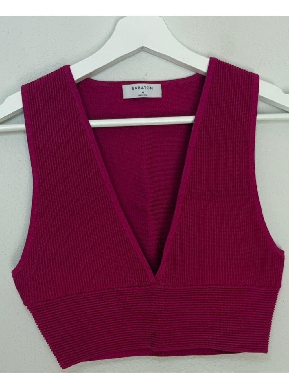 Babaton Sculpt Knit Crop Top Medium Magenta Pink Deep V-Neck Ribbed Sleeveless